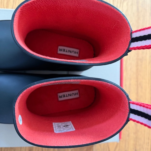 LIKE NEW Hunter Women's PLAY™ Short Rain Boots in Black (Size US 6 / EU 37) - Picture 5 of 14